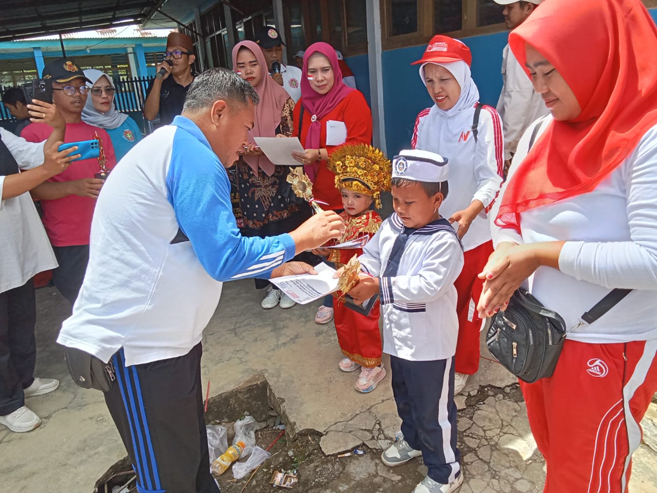 Sorak Sorai Membahana di Bingin Kuning, Lomba Baris Berbaris Bakal Sulit Dilupakan