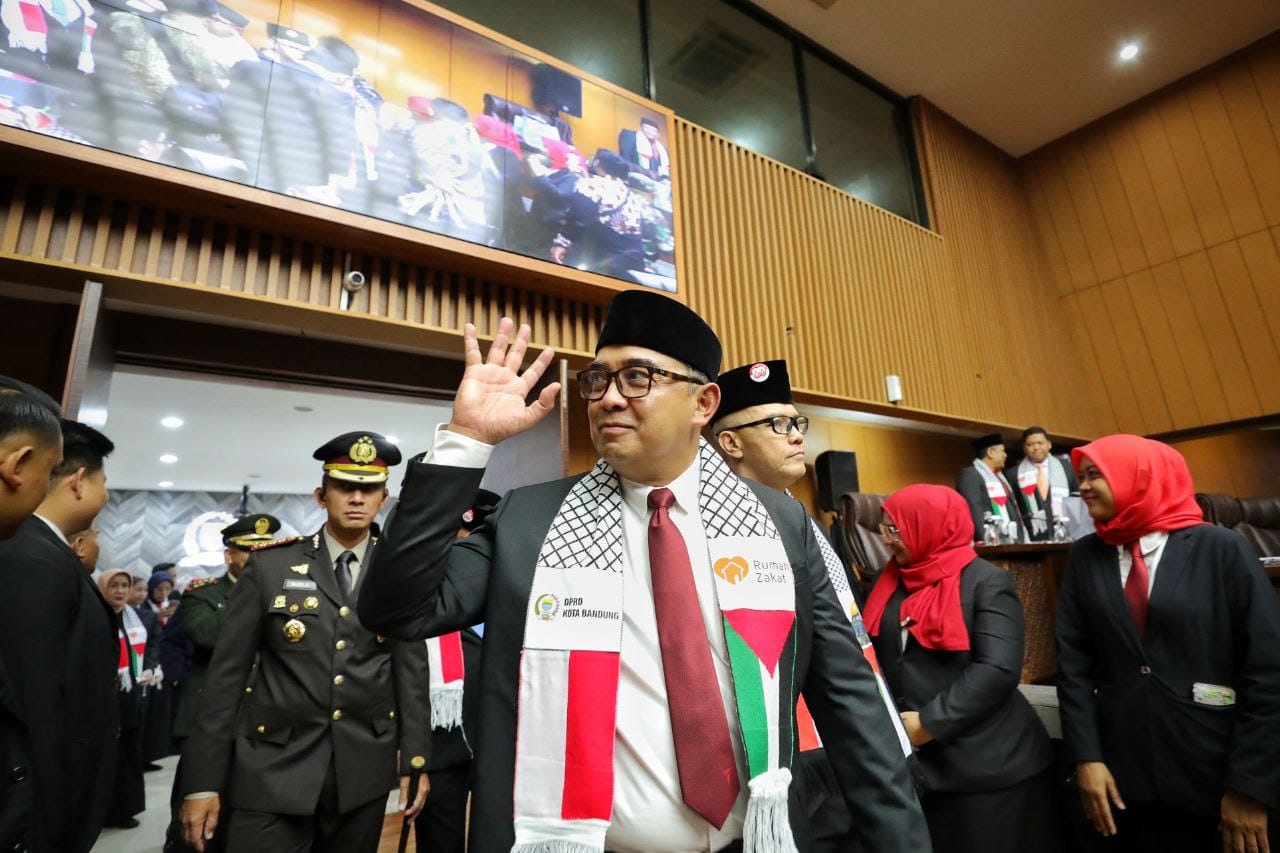 Wali Kota Bandung, Moch. Farhan Hadiri Rapat Paripurna Dewan Kota Bandung. Jumat (15) 8/25).