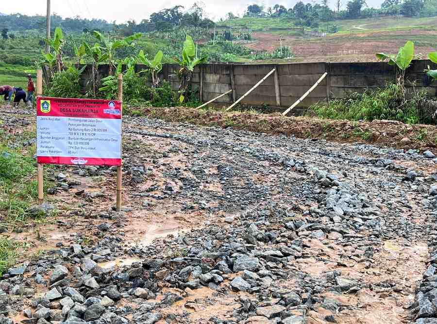Pemdes Sukaharja Realisasikan Bankeu 2025, Bangun Jalan Penghubung Dua Dusun
