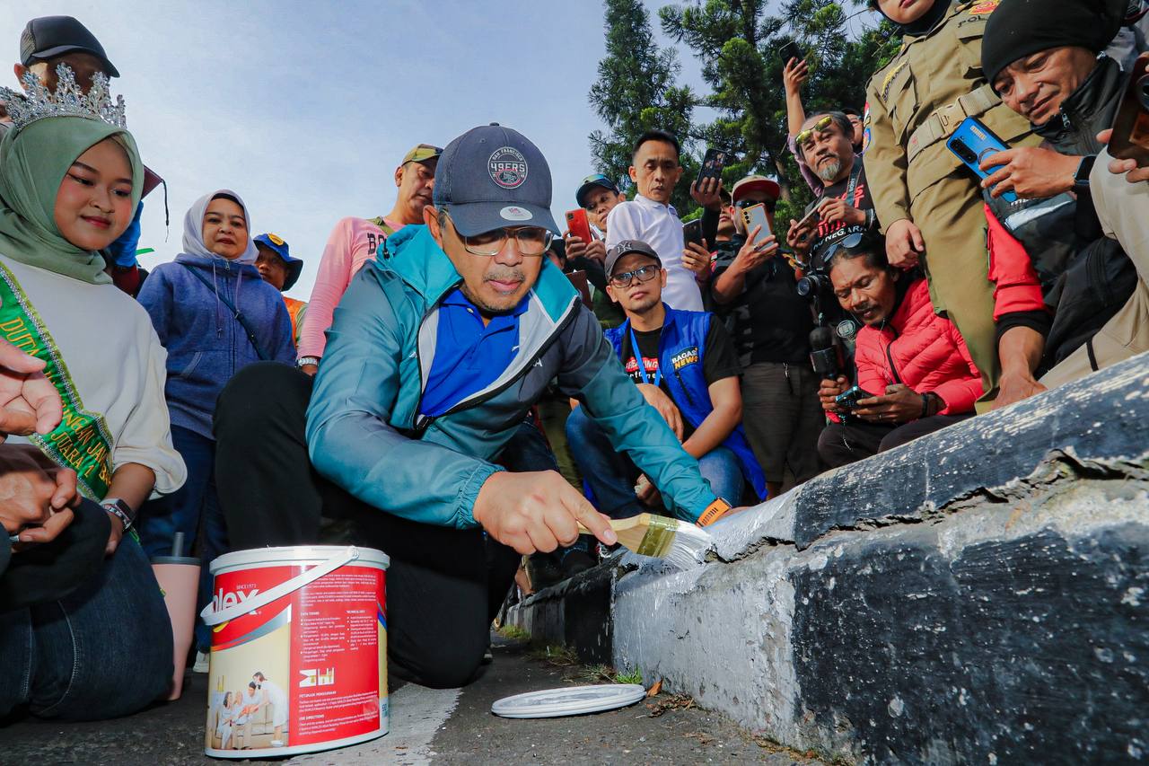 Keren! Ribuan Warga Gelar Aksi Bebersih Kota Bandung