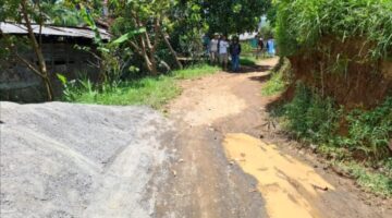 Bonus Produksi Panas Bumi Disalurkan, Jalan Desa Marga Mukti Digarap di 12 Titik