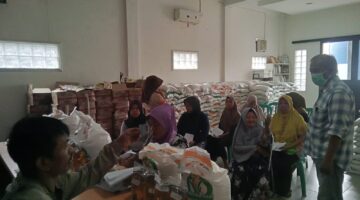 Penyaluran Bantuan Pangan Tahap Terakhir 2025 di Desa Gunungsari Berjalan Tertib dan Lancar