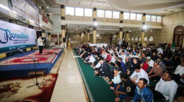 Farhan: Makmurkan Masjid Agung, Bangun Rumah di Surga