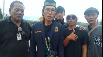 FKWSB Bagikan Takjil Gratis di Exit Tol Parungkuda, Wujud Kepedulian di Bulan Ramadan