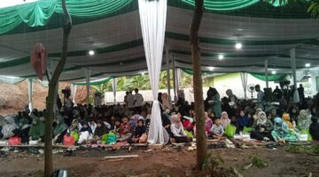 Meraih Berkah di Ujung Ramadhan: Junaidi Samsudin Santuni Ratusan Anak Yatim, Hangatkan Silaturahmi di Limusnunggal