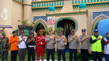 Kapolda Jabar Berikan Tali Asih kepada Personel Gabungan yang terlibat di Pos Hoegeng Simpang Gadog