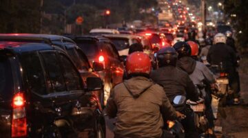 Penutupan Jalur Puncak dan Pembatasan Angkutan Umum Disorot, Aktivis Minta Evaluasi Menyeluruh