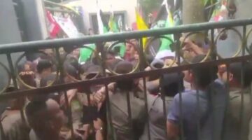 Aksi Mahasiswa di Kantor Bupati Bekasi Memanas, Desak Transparansi Anggaran dan Perbaikan Layanan Publik