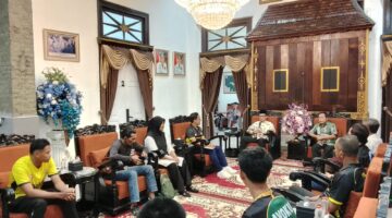 Dukung Atlet Muda Berprestasi, Bupati OKU Pastikan Tim Voli U-18 Berangkat ke Kejurnas