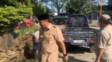 Atasi Drainase Mampet, Kades Klapanunggal Turun Langsung Ajak Warga Jaga Kebersihan Lingkungan