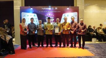 Ukir Prestasi Tingkat Nasional, Bupati OKU dan BPR Baturaja Bawa Pulang 3 Trofi TOP BUMD 2026