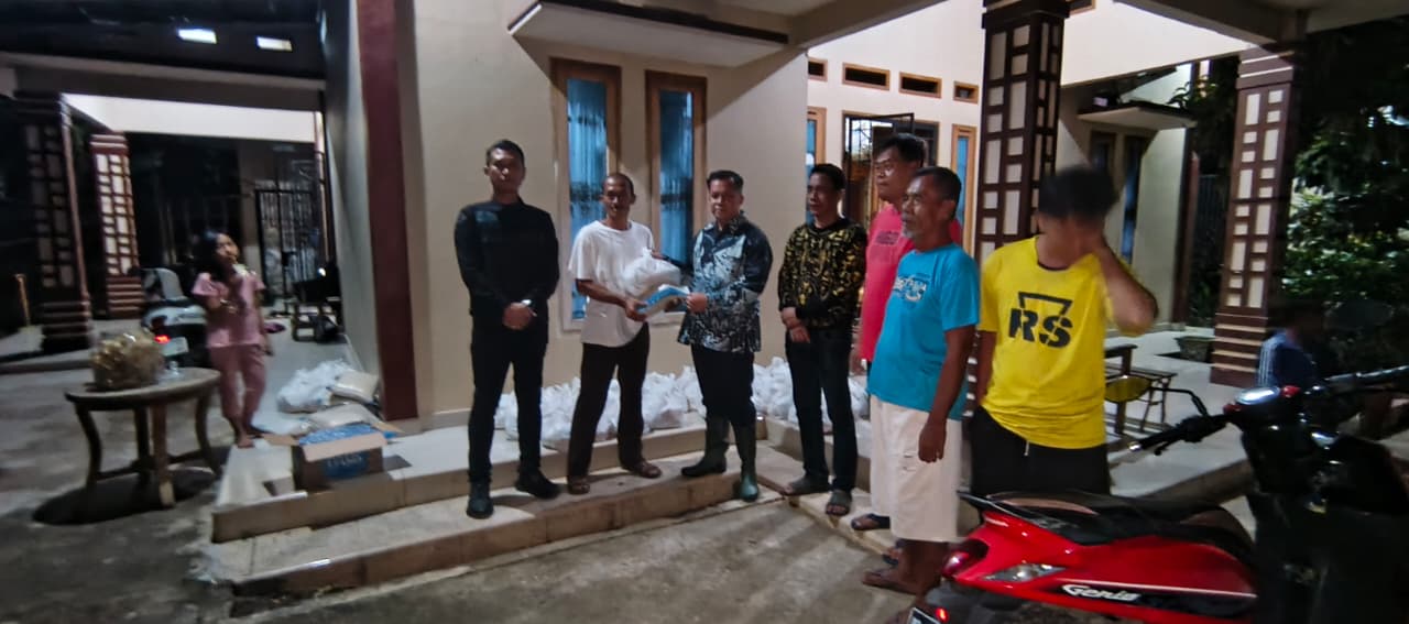 Gerak Cepat, Bupati OKU Salurkan Bantuan untuk Warga Terdampak Banjir