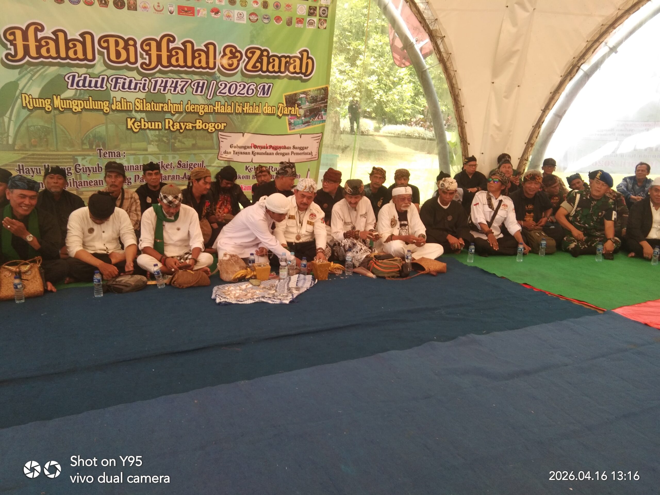 Ribuan Pegiat Budaya Sunda Gelar Riung Mungpulung di Kebun Raya Bogor, Perkuat Persatuan dan Identitas Kasundaan