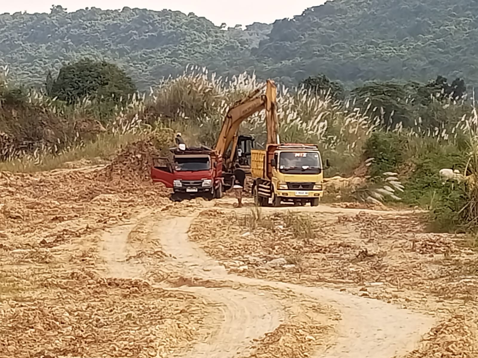 “Sidak Tak Digubris, Aktivitas Galian C di Cikahuripan Diduga Berubah Jadi Pembuangan Sampah Ilegal”