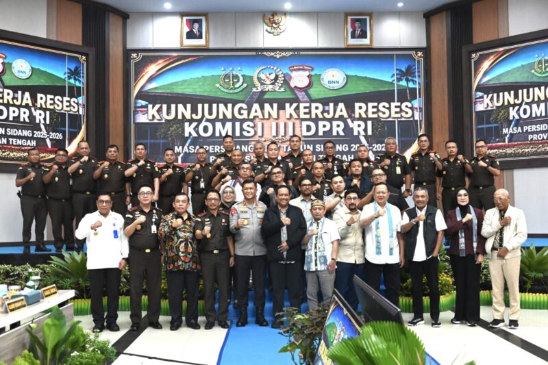 Anggota Komisi III DPR RI Ketua Tim Kunjungan Kerja Reses Komisi III DPR RI Rikwanto dalam kunjungan reses Komisi III DPR RI di Palangkaraya, Kalimantan Tengah, Jumat (24/4/2026). 