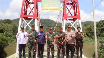 Buka Akses Ekonomi, Pangdam II/Sriwijaya Resmikan Jembatan Gantung Garuda di OKU