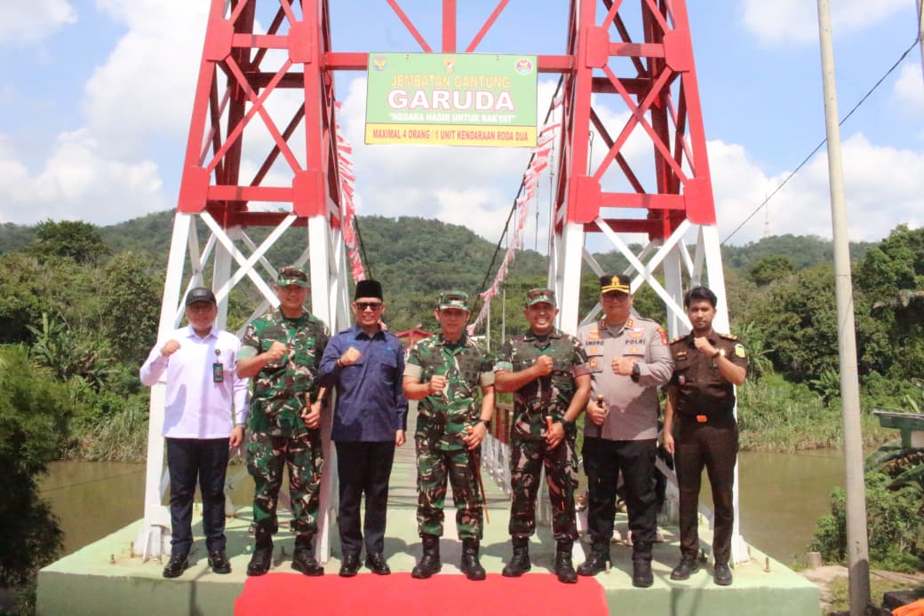 Buka Akses Ekonomi, Pangdam II/Sriwijaya Resmikan Jembatan Gantung Garuda di OKU