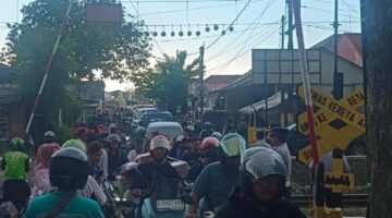 Bekasi Timur Memanas, Kunjungan Dishub di Perlintasan Ampera Picu Lumpuhnya Arus Lalu Lintas, Standar Keselamatan Dipertanyakan