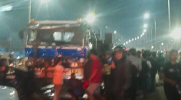 Tragedi Flyover Bojong Menteng : Truk Fuso Diduga Rem Blong, Pengendara Motor Tewas di Tempat 