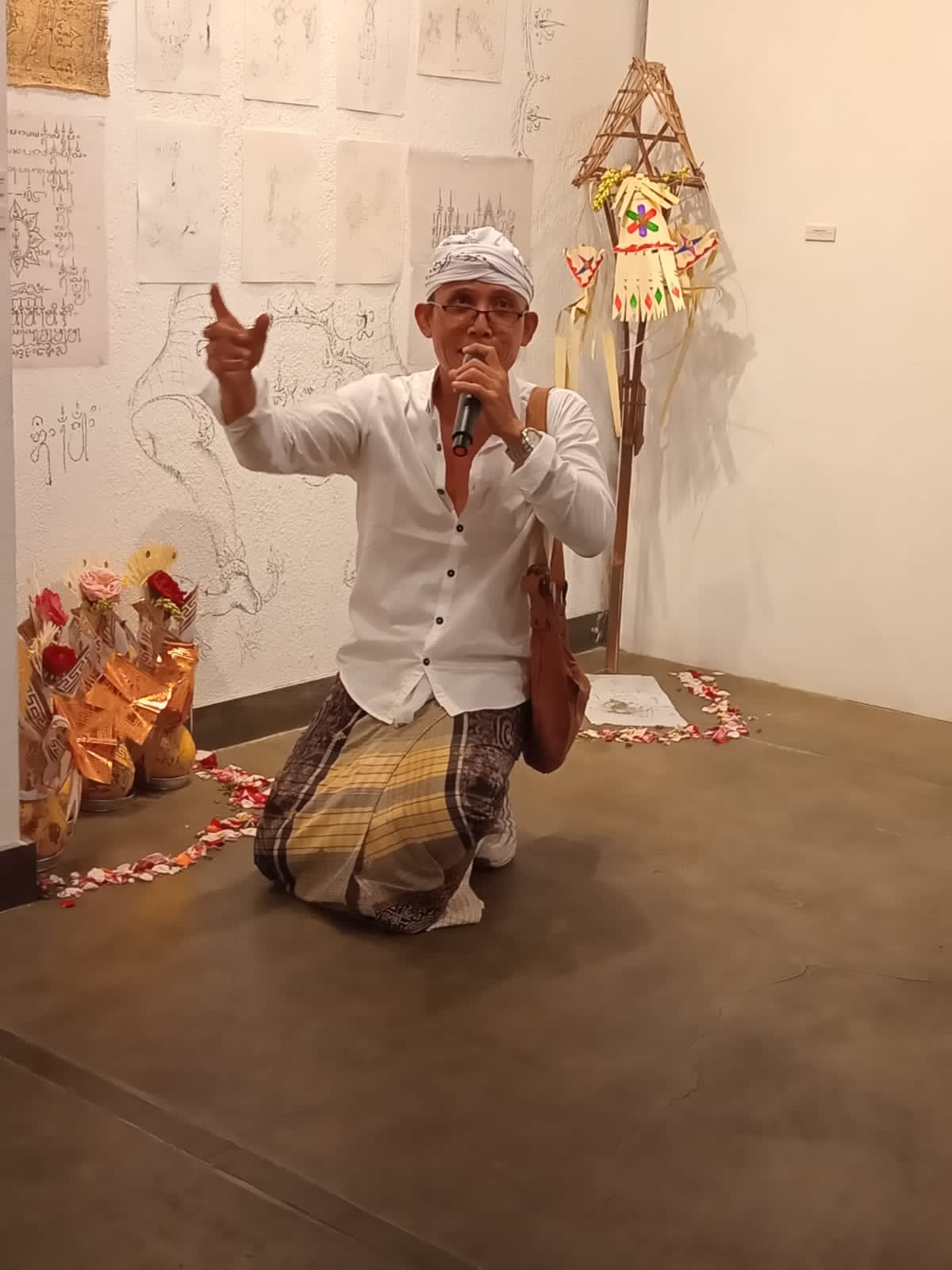 Pameran “AUM di Tengah Realitas Hybrid” Hadirkan Spiritualitas Bali di Ruang Seni Bandung