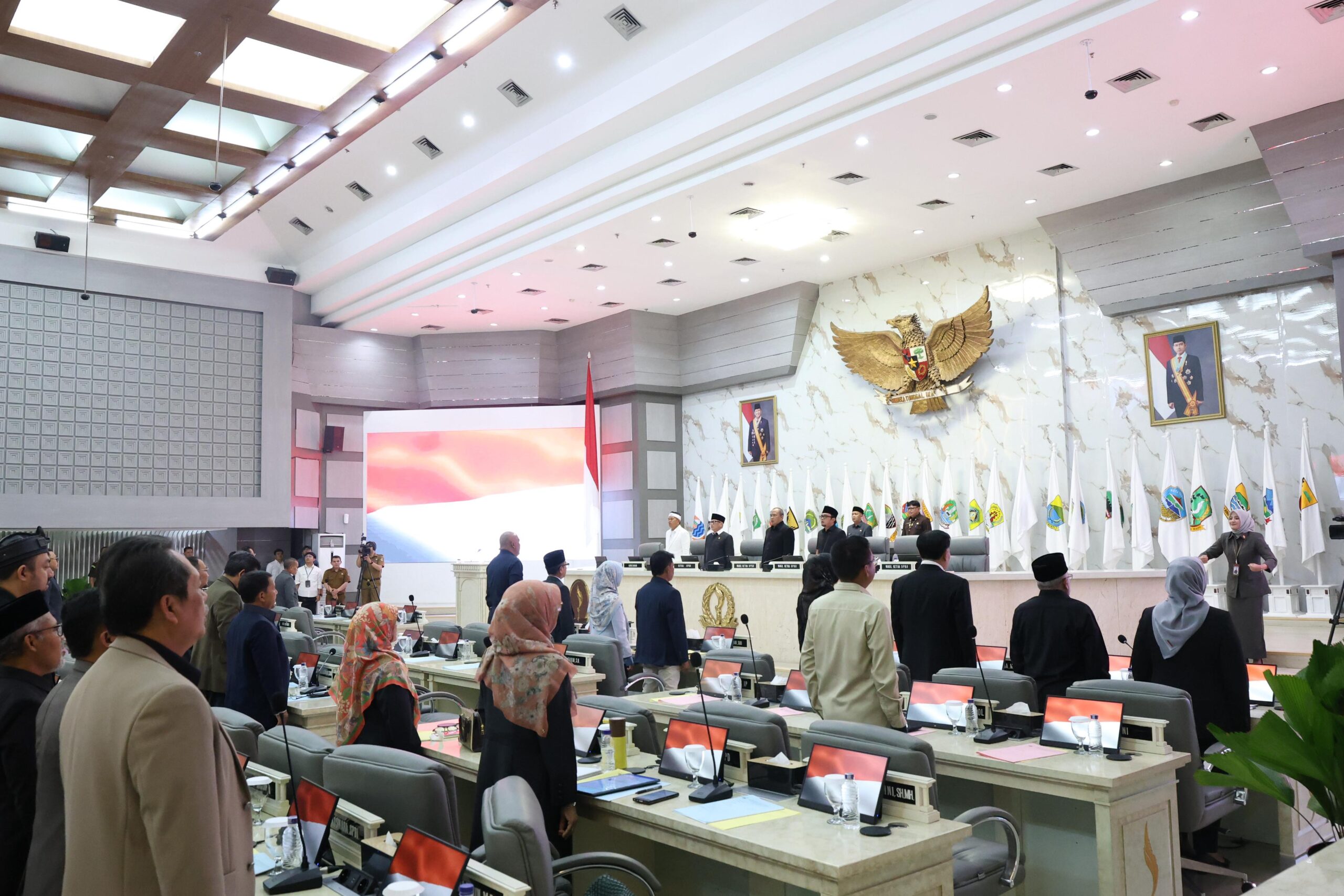 Rapat Paripurna Penyampaian Rekomendasi DPRD Jawa Barat atas LKPJ Gubernur Tahun Anggaran 2025