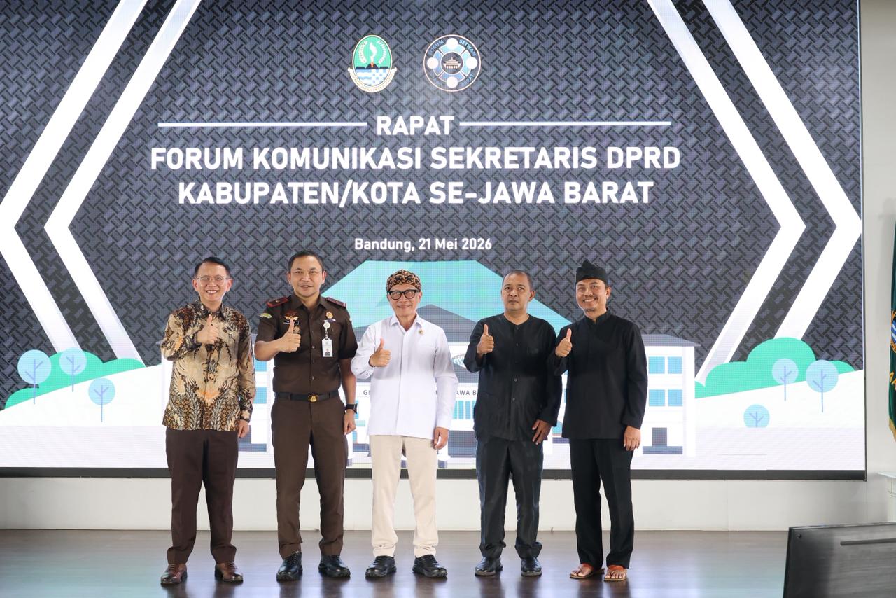 Buka Forum Komunikasi Sekretaris DPRD Kabupaten dan Kota se-Jawa Barat, Buky Wibawa Minta Peran Serta Sinergitas Sekretariat DPRD Diperkuat