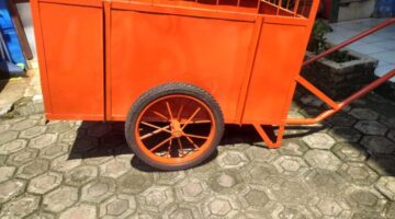 Distribusi MBG di SDN Citaringgul 02 Tuai Sorotan, Makanan Siswa Diangkut Gerobak Diduga Tak Layak