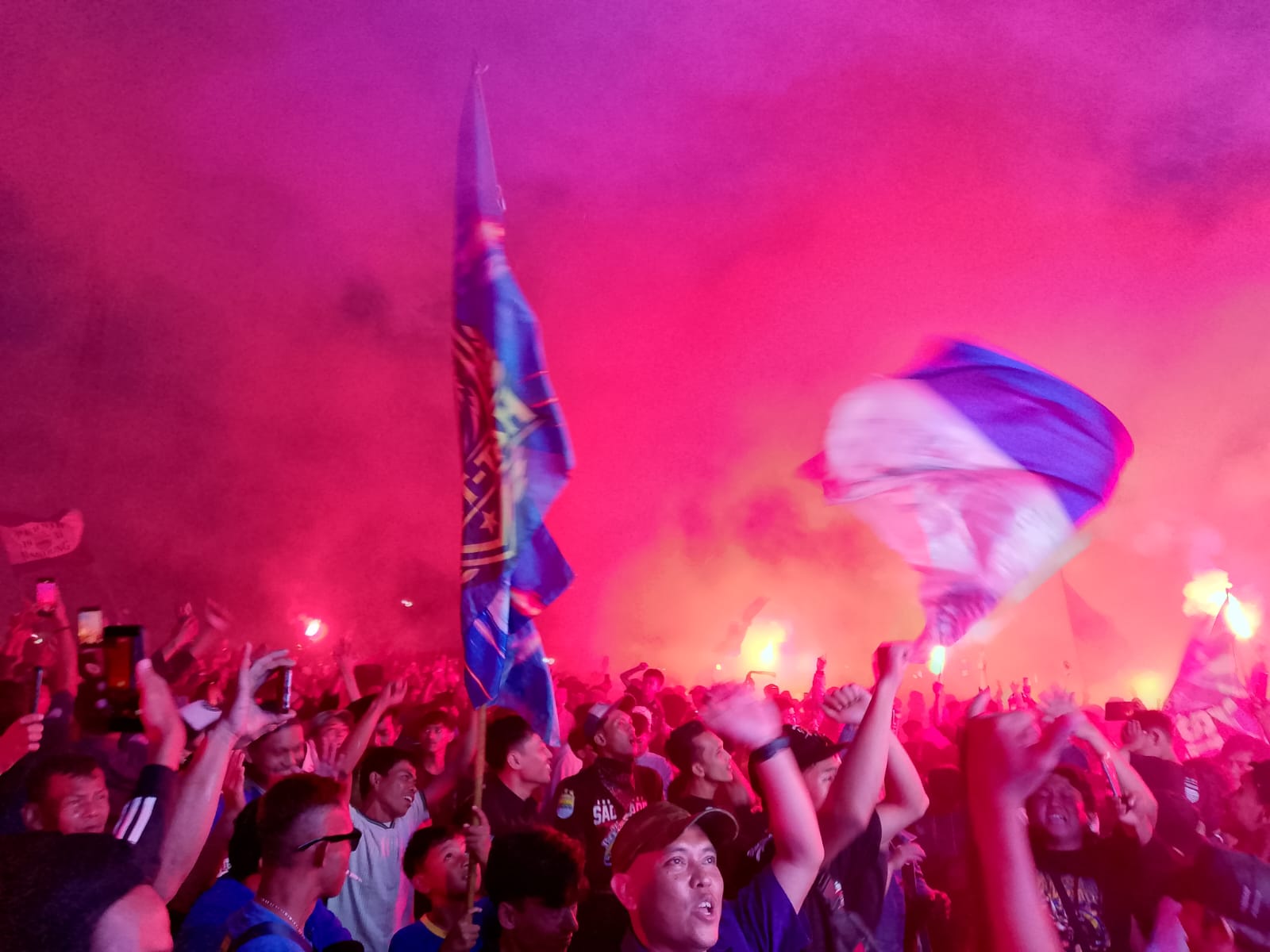 Euforia Bobotoh Pecah di Nagrak Sukabumi, Persib Bandung Resmi Juara BRI Super League 2025-26