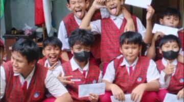 Langkah Baru Menuju Masa Depan Gemilang! Boy Akbar Saoet JR Resmi Lulus SD, Kebanggaan Keluarga dan Harapan Bangsa
