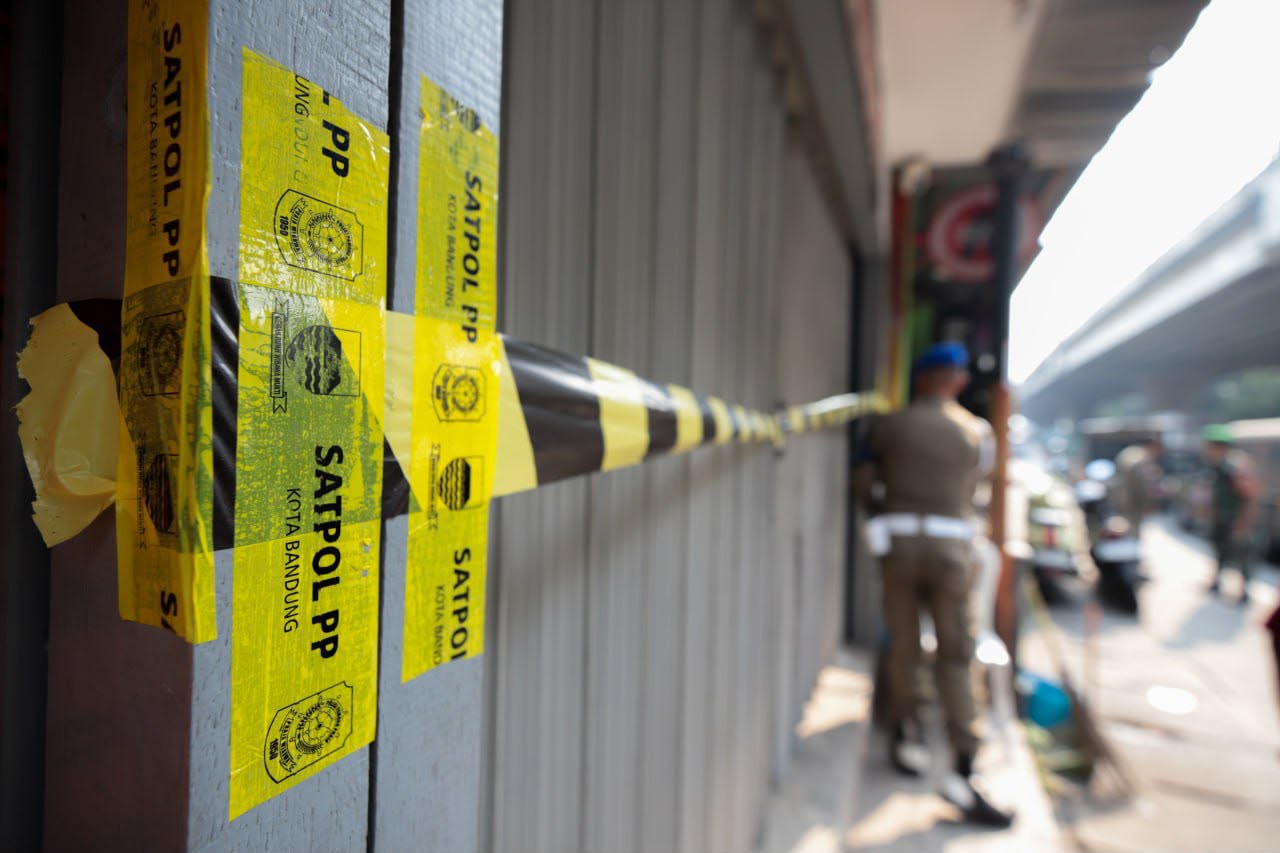 Satpol PP Kota Bandung Segel Empat Kios Miras Ilegal, Respons Cepat Aduan Warga Demi Jaga Ketertiban Kota
