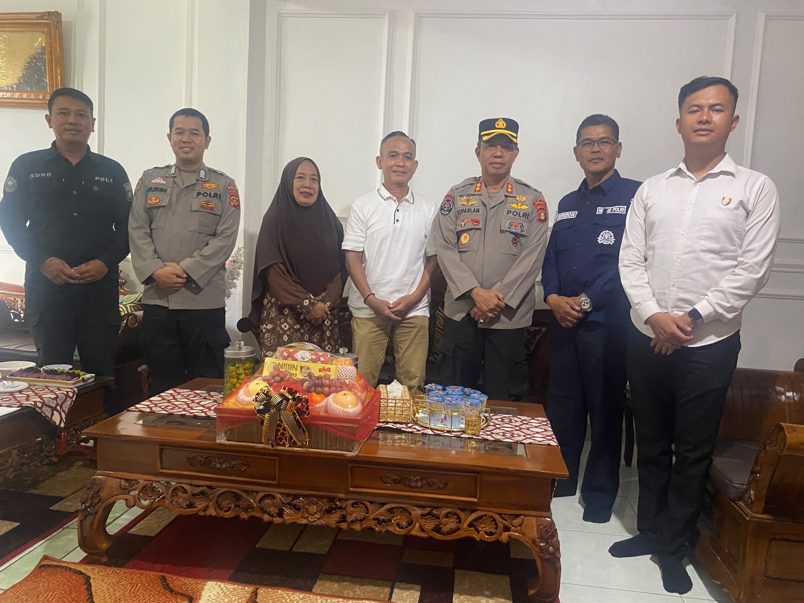 Polda Sumsel Hadirkan Kepedulian Nyata, PJU Turun Langsung Serahkan Bantuan kepada Purnawirawan dan Warakawuri