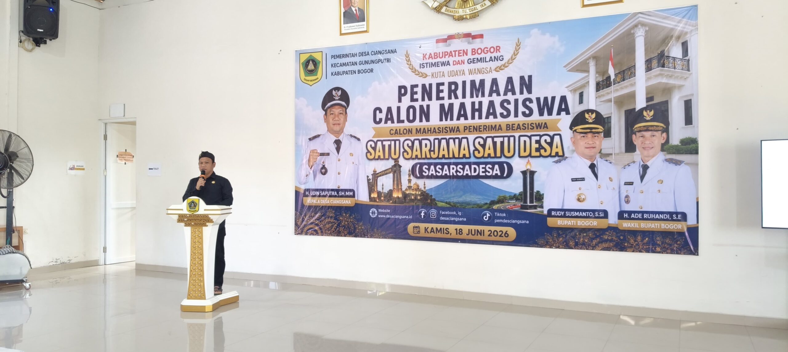 Program SASARSADESA Ciangsana Kian Nyata, Puluhan Calon Mahasiswa Serahkan Berkas Beasiswa ke IPWIJA untuk Wujudkan Generasi Unggul Desa