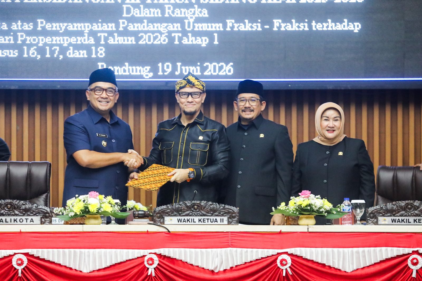 Wali Kota Bandung Tegaskan Komitmen Perkuat Regulasi Daerah, Tiga Raperda Masuk Tahap Pembahasan Pansus