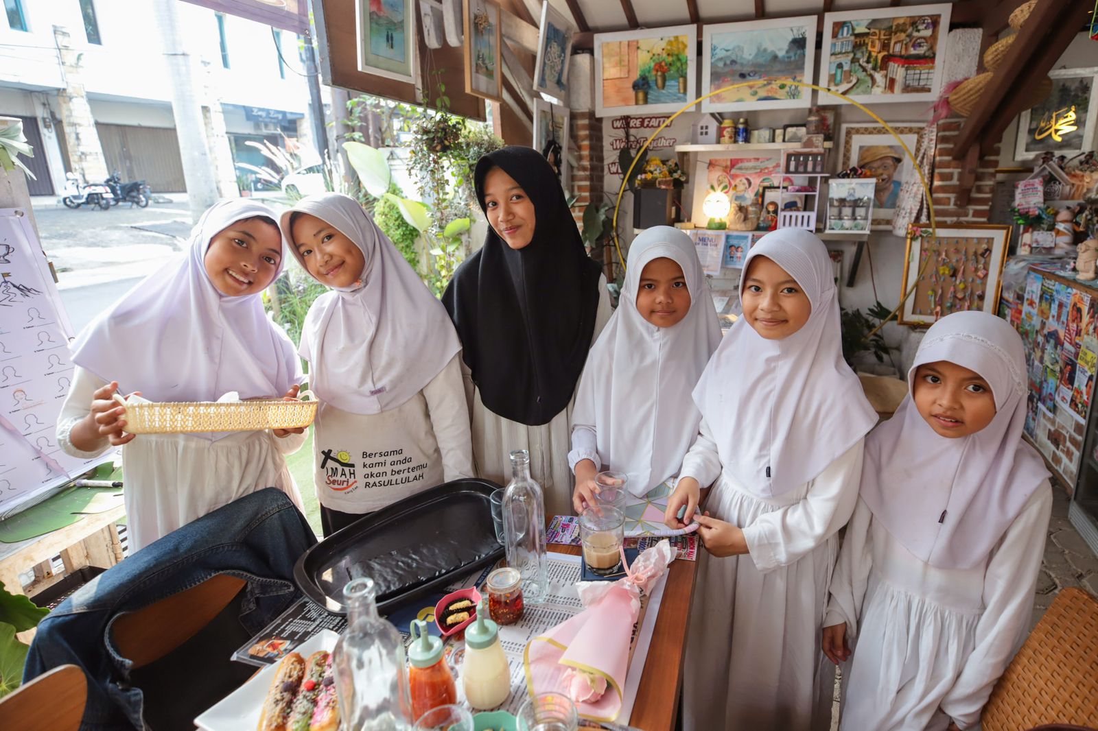 Kedai Imah Seuri, Dari Sajian Kuliner Hadirkan Ruang Harapan dan Kemandirian Anak Yatim di Kota Bandung