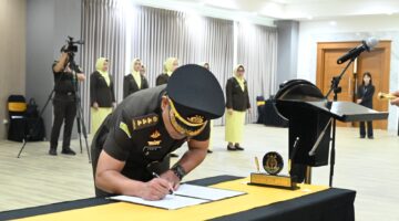 KAJATI JABAR LANTIK ASISTEN PEMULIHAN ASET DAN ASISTEN PIDANA MILITER PADA KEJAKSAAN TINGGI JAWA BARAT