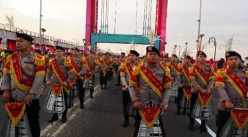 Penampilan Drumband AWB Polda Sumsel memukau pengunjung Car Free Day