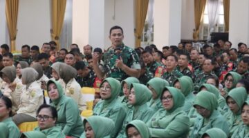 PENGARAHAN KOMANDAN KODIM DAN KETUA PERSIT KCK CABANG XLII DIM 0418/PALEMBANG BERSAMA PRAJURIT TNI,PNS DAN IBU PERSIT 