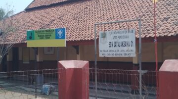 Plafon SDN Jayalaksana 01 Bolong Dan Rusak Parah, Diduga Adanya Penyelewengan Dana Perawatan