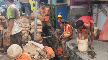Perumda TJM Kabupaten Sukabumi Lakukan Perbaikan Pipa Bocor di Parungkuda