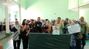 PT MBK Ventura Salurkan Bantuan Alkes ke Posyandu Pasirjambu, OJK Edukasi Literasi Keuangan Warga