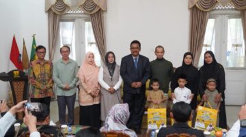 RATUSAN ANAK IKUTI KHITAN MASSAL, BUPATI ” SEMANGAT HJKS MEMBERI MANFAAT UNTUK MASYARAKAT” 