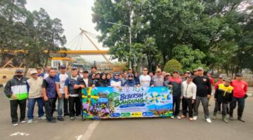 Sambut HJKB ke-216, Pemkot Bandung dan Warga Serentak Gelar Bebersih Massal