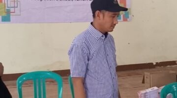Dedikasi Tanpa Batas: Meski Belum Dilantik, Kepala Desa Terpilih H. Ibnu Rusdi Sigap Kawal Penyaluran Bansos KKS Di Kedungwaringin