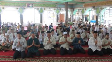Lapas Kelas I Palembang Bagikan Al-Qur’an, Juz Amma dan Alkitab kepada Warga Binaan   