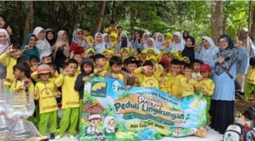 Tanamkan Karakter “Aku Sahabat Bumi”, Puluhan Murid PAUD Daruttaqwa Foundation Sukseskan Aksi Junam